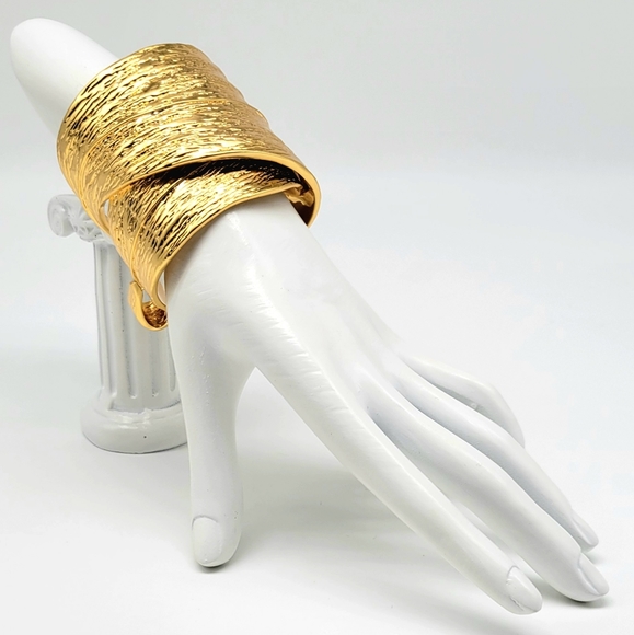 Yves Saint Laurent Paris HEAVY RARE Chunky Wide Gold Leaf Cuff Bracelet - Picture 1 of 11